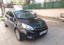 Temi̇z Ki̇a Ri̇o Gerçekten Düşük Ve Oi̇ji̇nal Ki̇lometrede