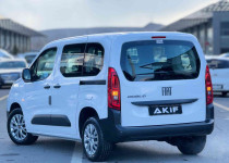 AKİF ‘den 2o24 Doblo Combi 1.5 BlueHDİ Easy SIFIR km Poşetli